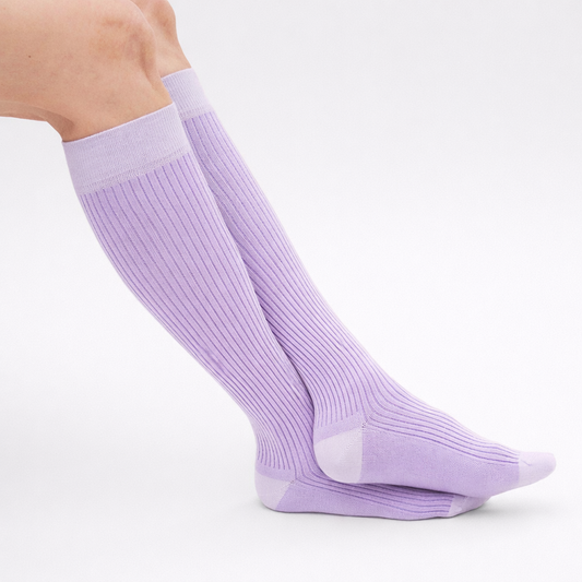 Stützstrümpfe: Sanfte Unterstützung für müde und fragile Beine