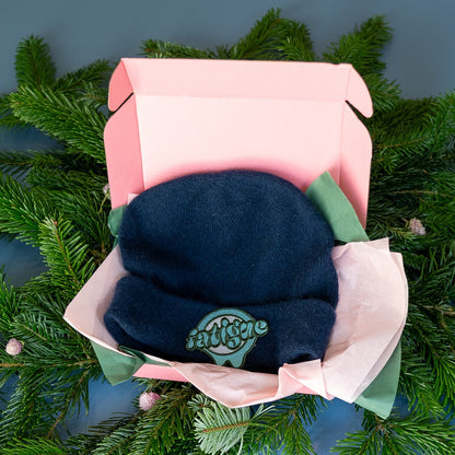 Cashmere Mütze „Handle with Care“