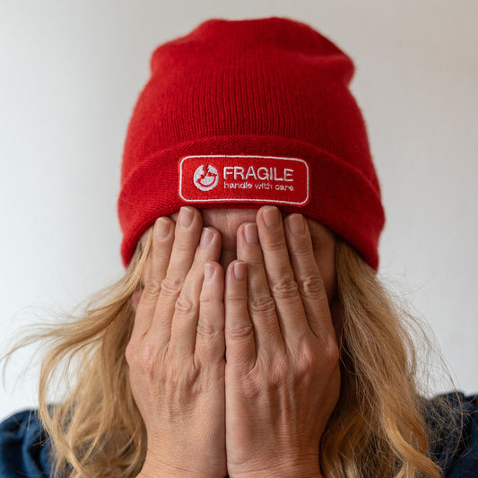 Cashmere Mütze „Handle with Care“